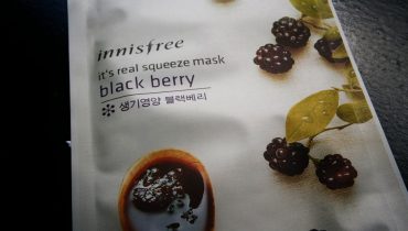 MASCARILLA – Innisfree It’s Real Squeeze Mask – BLACKBERRY