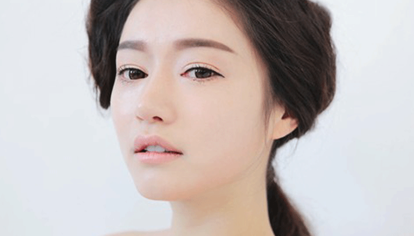 Maquillaje de ojos sencillo estilo coreano