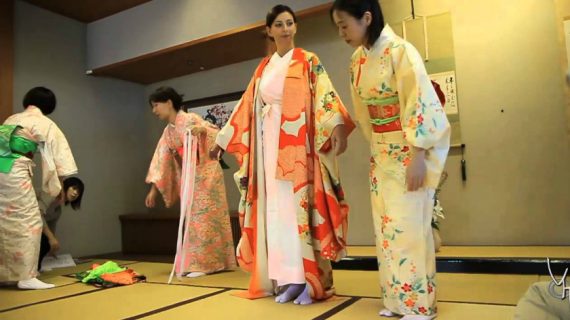 KITSUKE : EL ARTE DE VESTIR KIMONO EN JAPON