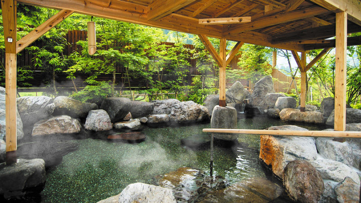 VESTIR YUKATA Y RELAJARSE EN LOS ONSEN DE JAPÓN